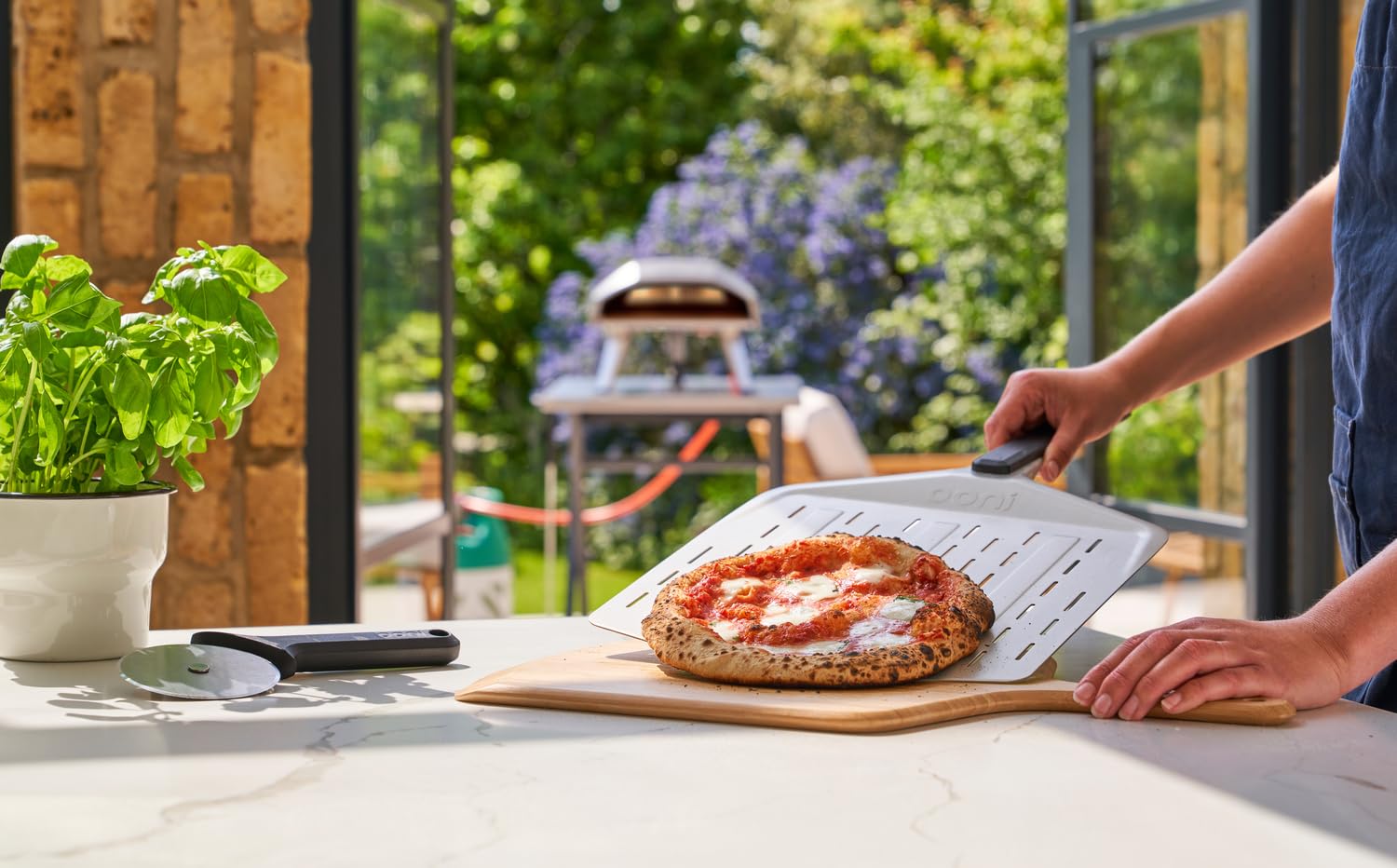 Ooni Koda 12 Gas Pizzaofen – 50 mBar Outdoor Pizzaofen – Gartenofen für Grillen, Kochen und Backen – Gartenofen für Pizzas – Pizza Oven – Kocht Pizzen in nur 60 Sekunden - (DE|AT- 50 mBar)