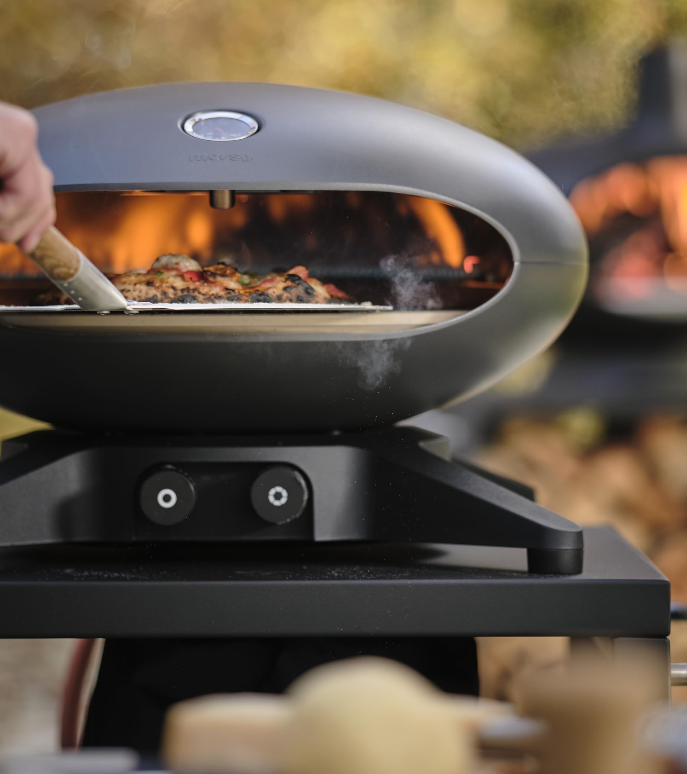 Morsø Forno Spin – Pizzaofen Gas mit rotierendem Pizzastein, Outdoor Ofen für Pizza aus Aluminium, im cleanen Design, 57 x 53 x 35 cm, Anthrazit